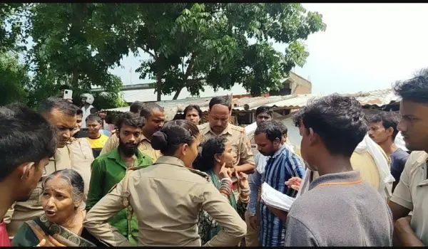 प्रसूता की मौत पर अम्बेडकरनगर में हंगामा, अस्पताल के बाहर शव रखकर कार्रवाई की मांग